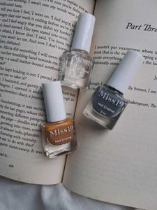 Livon Serum &amp; Miss 19 Nail Polish Combo
