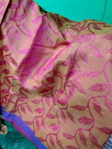 Elegant Pink Saree with Floral Motifs