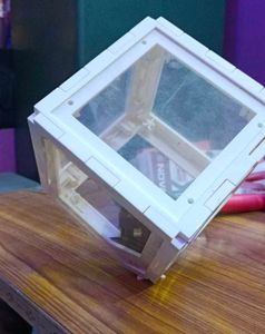Cube Rotating Photo Frame