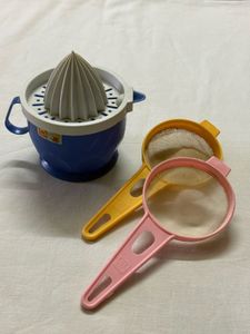 Citrus Juicer and 2 Strainer Set
