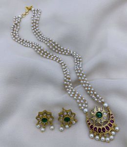 Charming Kundan And Pearl Neckpeiece With Beautiful Earrings 💕