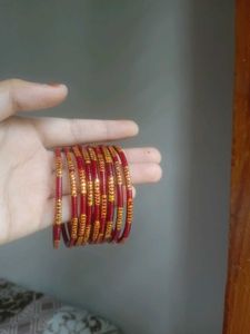 Red &amp; Gold Glass Bangles Set