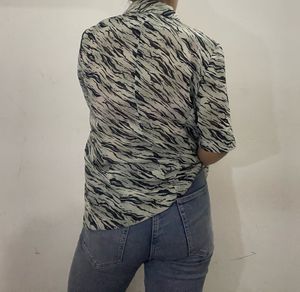 🌈Animal Print Button-Up Shirt 🩷