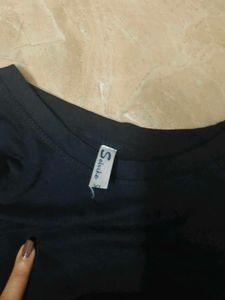 Basic Black crop top ( navy blue hint)