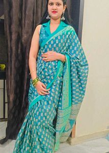 Elegant Teal Saree with Intricate Gold Patterns