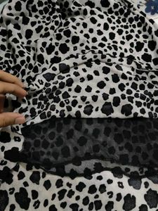 Chic Black &amp; White Leopard Print Tunic