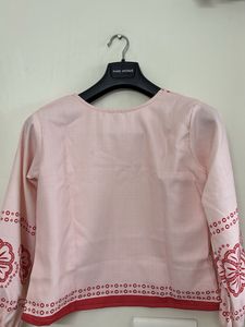 Topsaa crop top (brand new)
