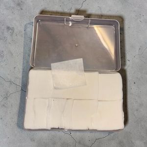 Cotton Pads with Storage Box