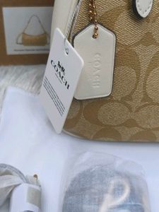 Coach Teri White folding box 🎁