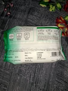 Lacto Calamine Daily Cleansing Wipes