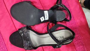 Stylish Black Heels with Glitter Detail