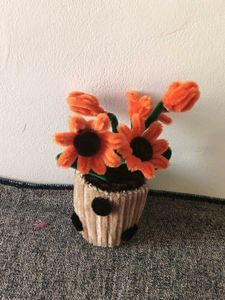 DIY Pipe Cleaner Flower Pot Decor