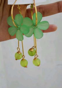 Charming Green Flower Dangle Earrings