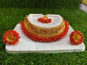 Necklace In Golden Base And Tomato Red Beads