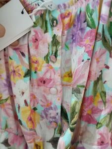 New ( with tag )Floral Print Puff Sleeve Jumpsuit