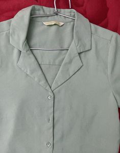 DressBerry Women Green Solid Casual Crop Shirt