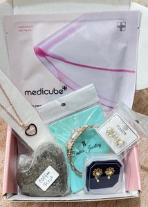 Women's Jewellery &amp; Skincare Gift Set