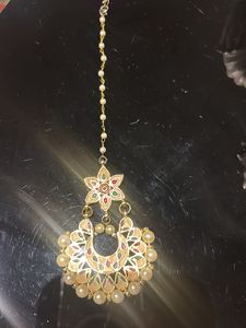 Elegant Maang Tikka with Pearls