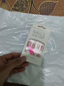 Press-On Nail Set - Trendy Designs