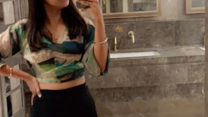Abstract Print Flowy Top