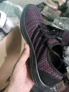 NEW NO USED SPORTS SHOES FOR MEN AND WOMEN.