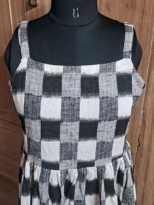 Chic Checkered Tiered Midi Dress
