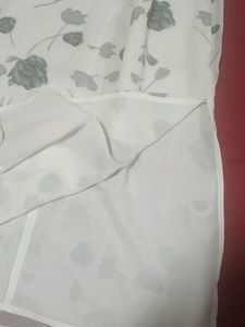 White long Skirt with grey roses and a slit