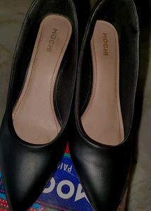 Stylish Black Mochi Heels