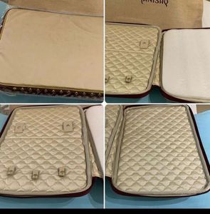 Jeweller pouch Embellished by Tanishq