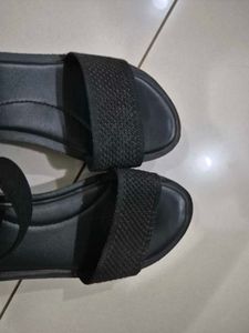 Black Flat Sandals with Elastic Straps