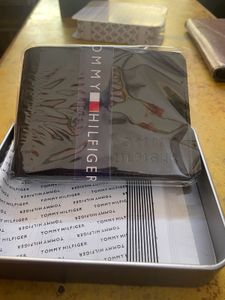 This is a brand new wallet of tommy hilfiger