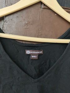 Black Long Sleeve V-Neck Cropped Top