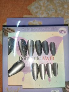 Romantic Myth cat eye Nails