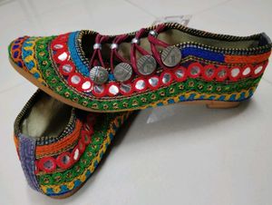 Embroidered Mirror Work Juttis