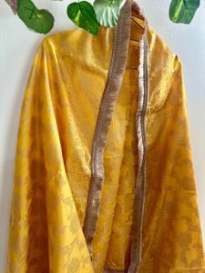 Sunehri Banarasi Dupatta with golden Kiran Lace