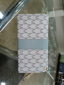 FOREVER YOUNG HAND CLUTCH