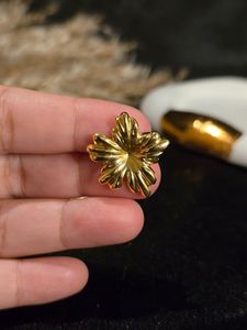 🌼Charming Gold Flower Stud Earrings🌼
