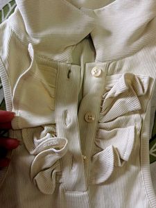 H&amp;M Sleeveless Collared Top