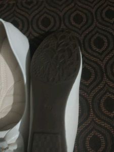 Elegant White Ballet Flats with Bow Detail size 39