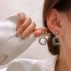 Elegant Black Flower &amp; Crystal Square Earrings