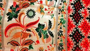 Red &amp; Gold Patterned lehnga