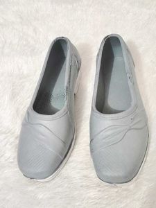 🎀 Cute Gray Slip-On Flats 🩶