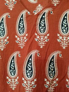 Elegant Red Paisley Print Kurta Set