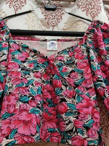 Floral Puff Sleeve Crop Top