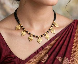 Elegant Gold Leaf Pendant Necklace