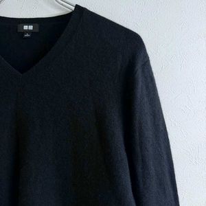 UNIQLO V-neck sweater