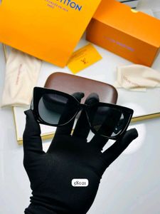 Stylish Black Cat-Eye Sunglasses