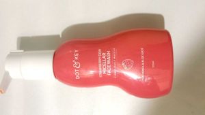 Dot &amp; Key Strawberry Dew Micellar Face Wash