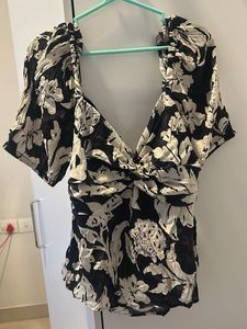 Chic Floral Print Top