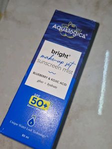 Aqualogica makeup set Sunscreen Mist